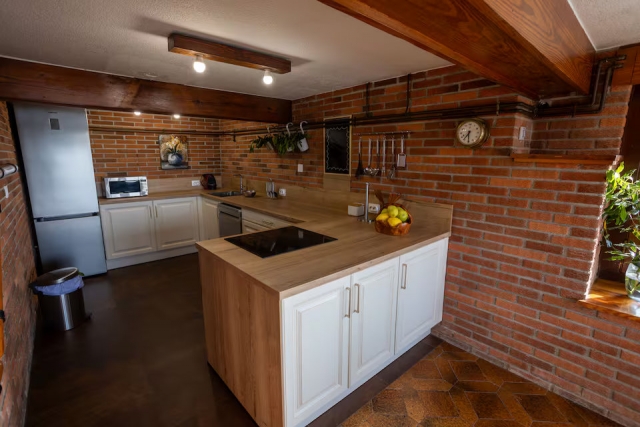 Cocina con una barra