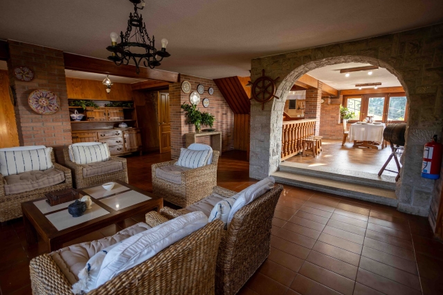 Sala amplia con comedor