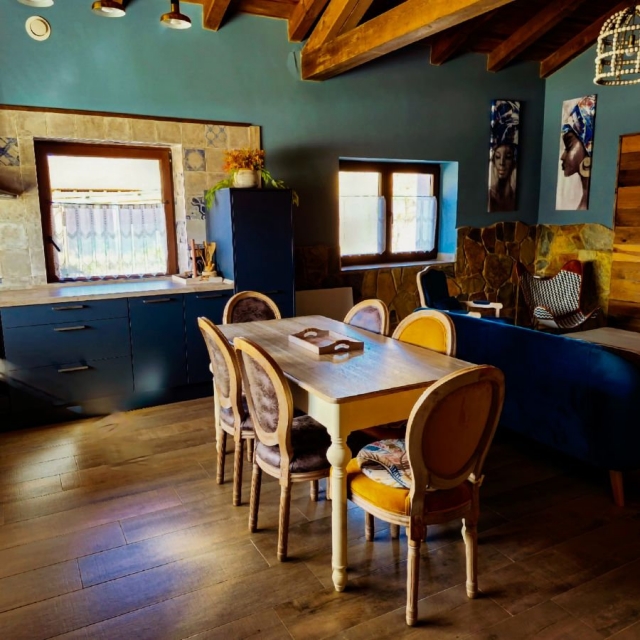 Cocina amplia con el salon 