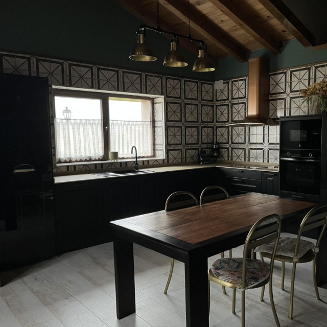 Cocina comedor con mesa