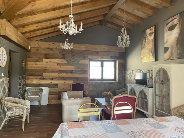 Sala amplia con sillones