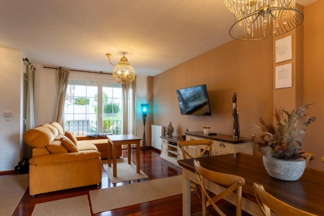 Sala amplia con sillones 