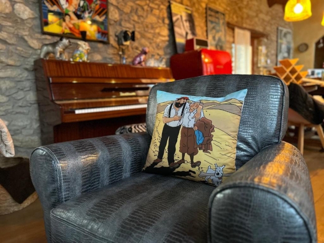 Sala de estar con sofa 