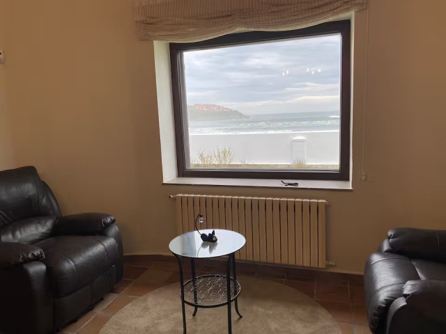 Sala de estar con ventana