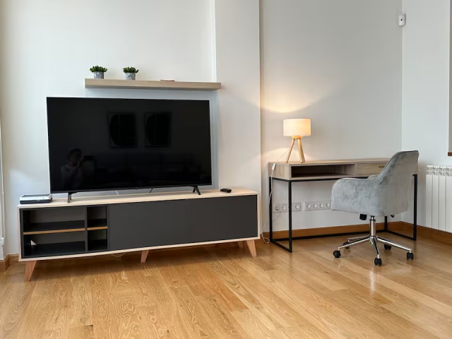 Sala amplia con tele 