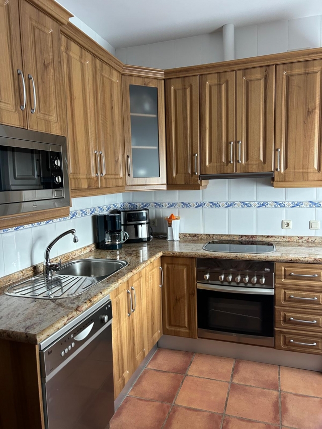 Cocina con encimera en L