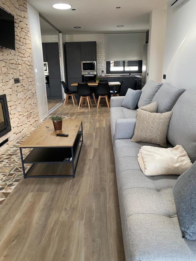 Sala amplia y cocina