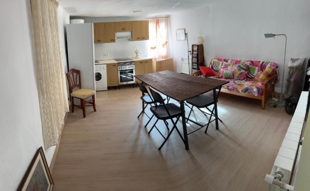 Sala amplia con cocina 