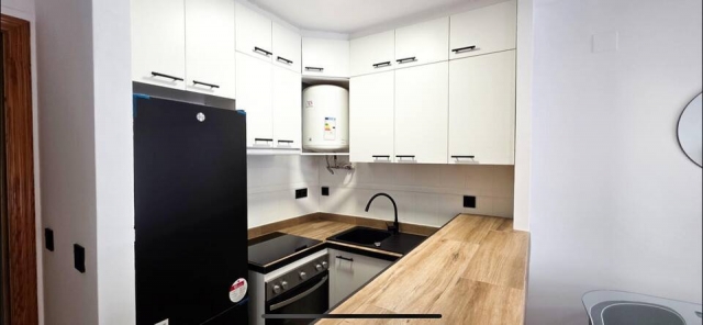 Cocina amplia con barra