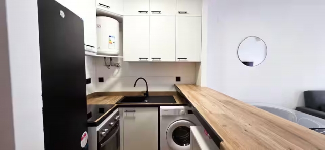 Cocina amplia con menaje