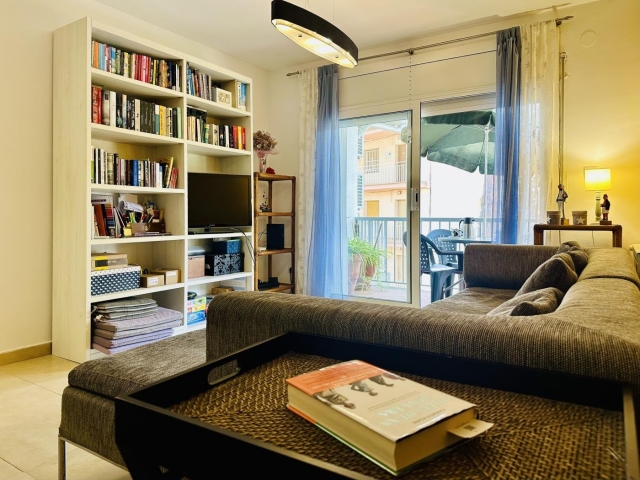Sala amplia con sillones 