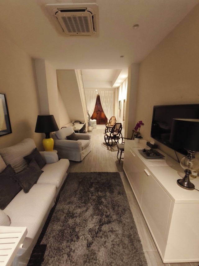 Sala agradable con sillones
