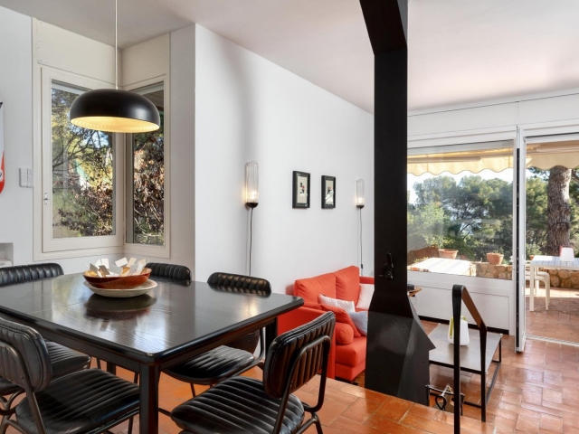 Sala de estar y mesa 