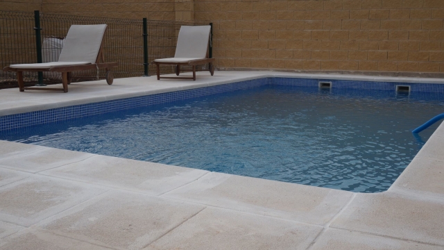 Amplia piscina