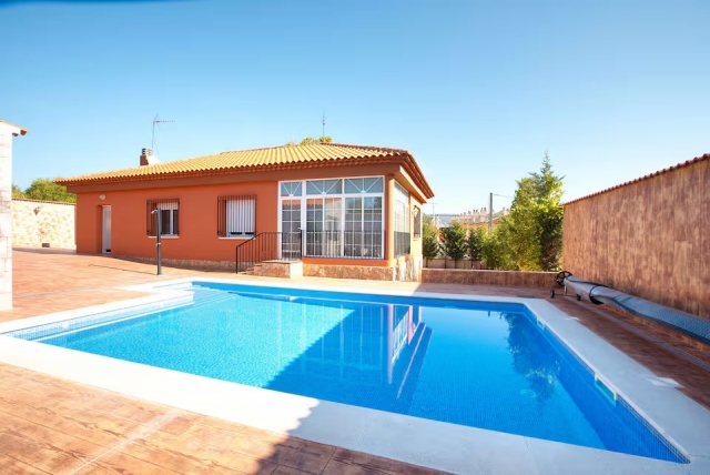 Amplia piscina