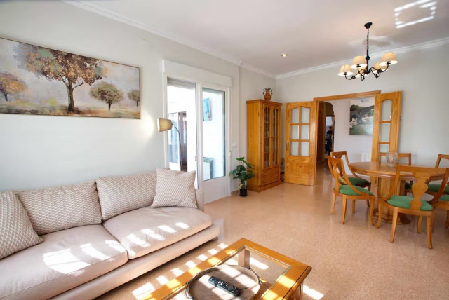 Sala amplia con sofa 