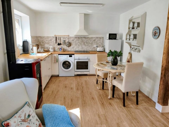 Cocina con mesa