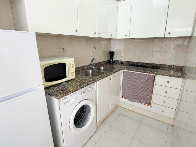 Cocina con encimera en L