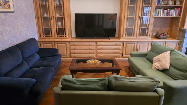Sala amplia con sillones 