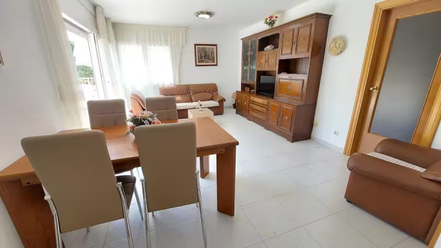 Sala amplia con sillones