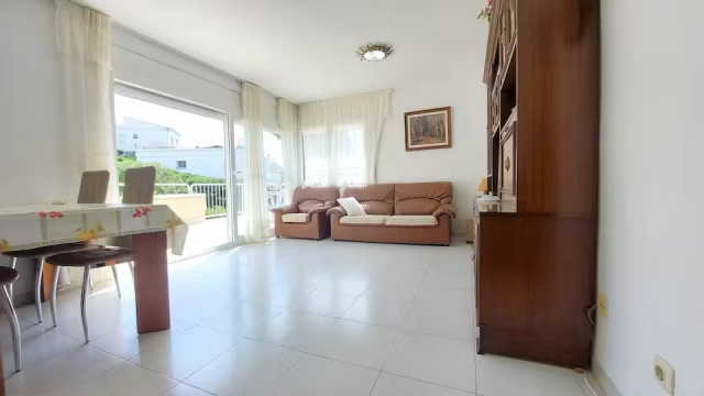 Sala amplia con vistas