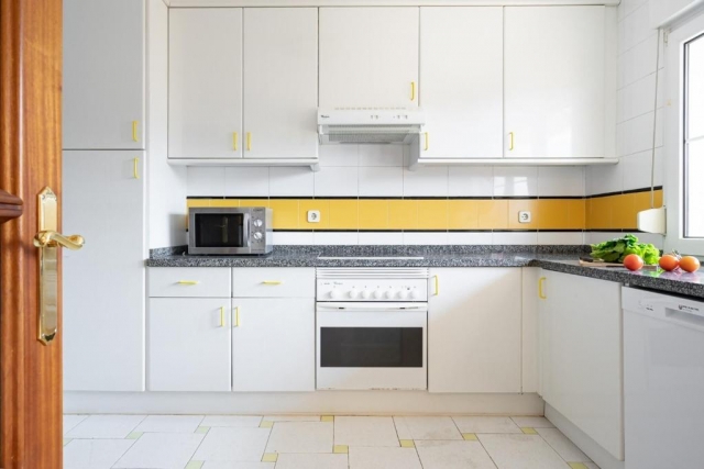 Cocina con encimera en L 