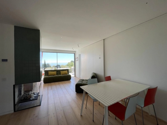 Sala amplia con sillones 