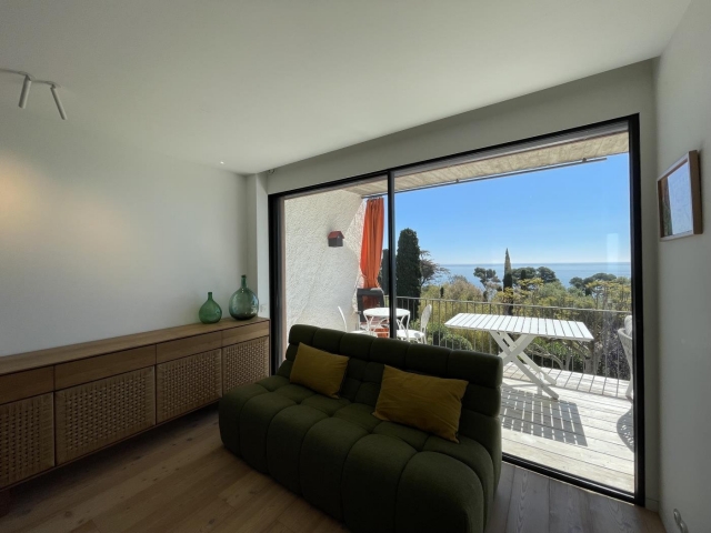 Sala de estar con sofa 