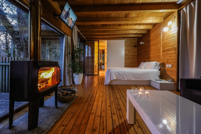 Areas cama con chimenea
