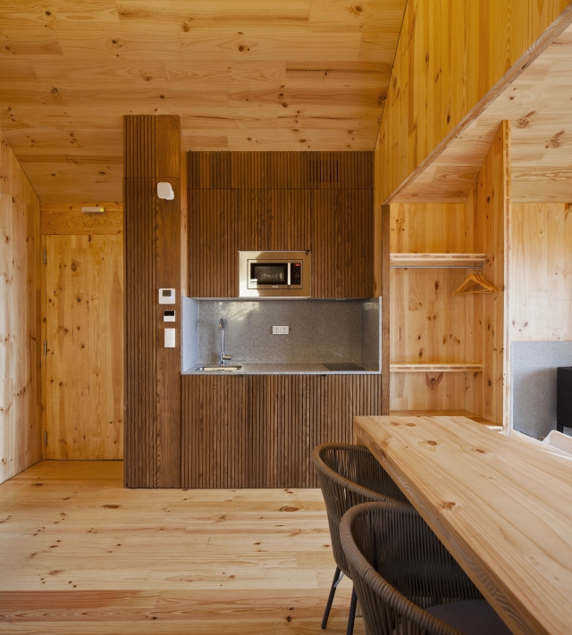 Aradeiro cocina con mesa