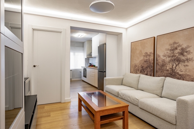Salon amplio con sofas