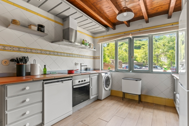 Cocina con encimera 