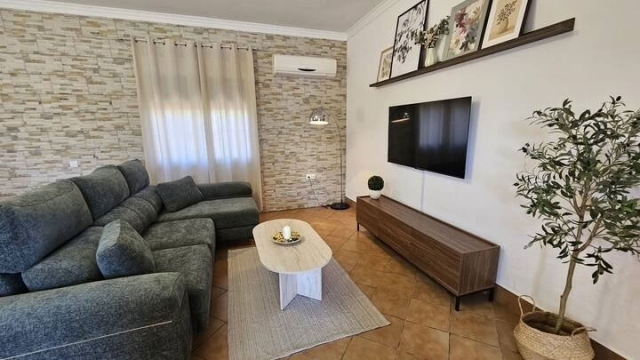 Sala amplia con sillones
