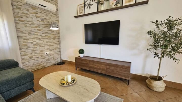 Sala amplia con tele