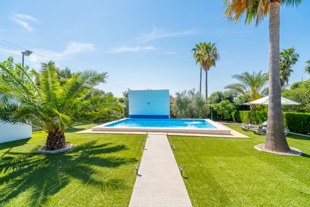 Jardines con piscina