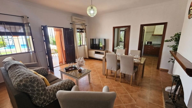 Sala amplia con comedor