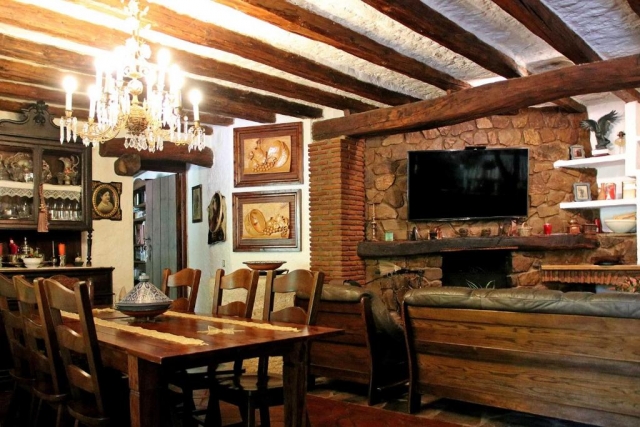 Sala de estar con mesa