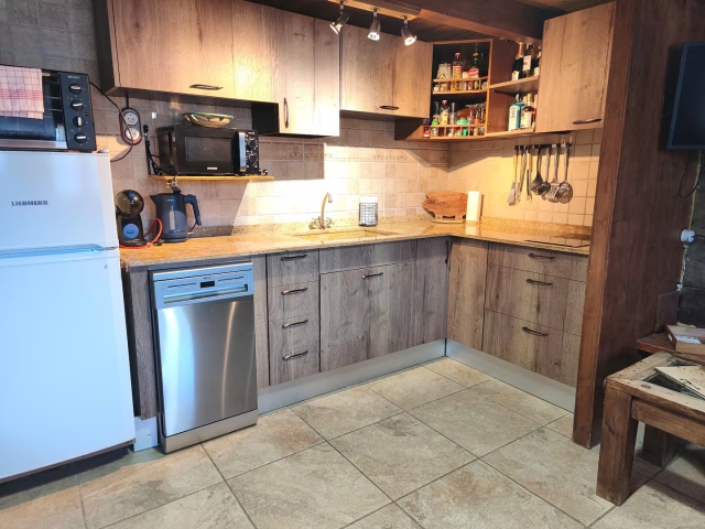 Cocina con armarios 