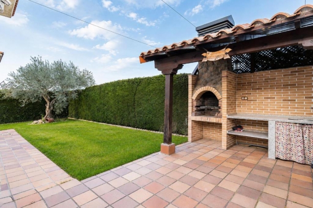 exterior con barbacoa