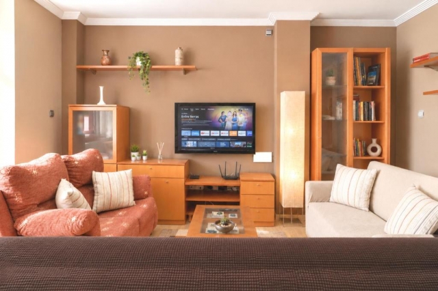 Sala de estar amplia 