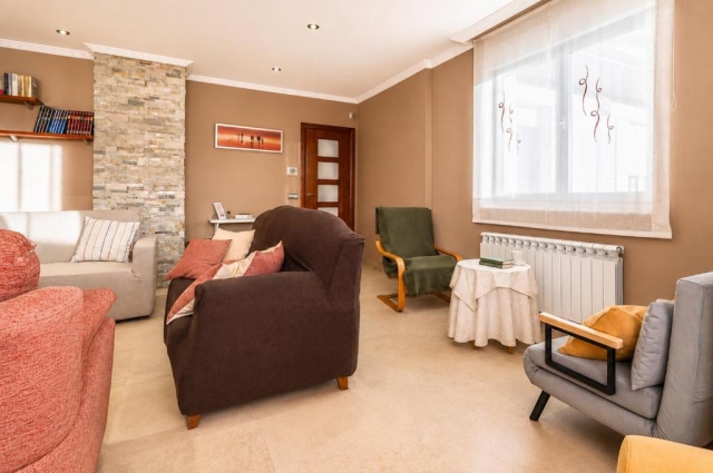 Sala de estar con sillones 