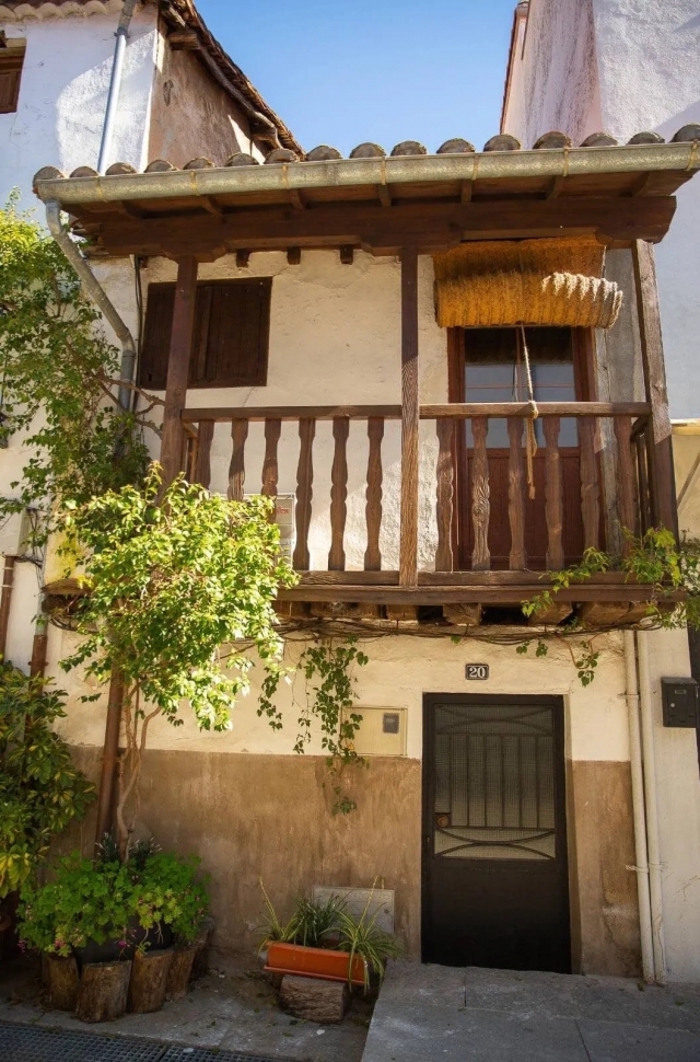 Amplia fachada de la casa