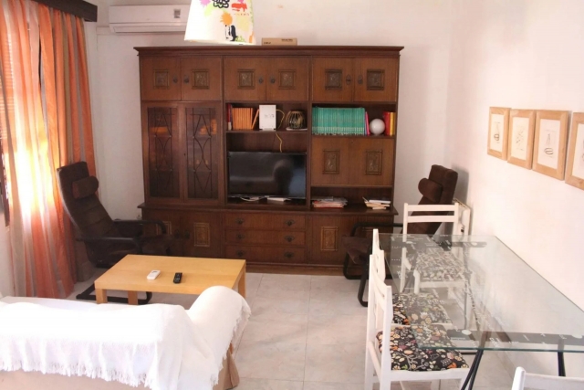 Sala amplia con tele
