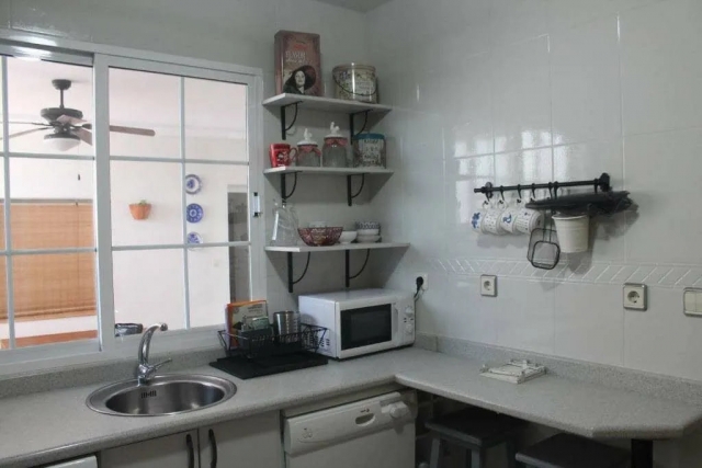 Cocina amplia con ventana