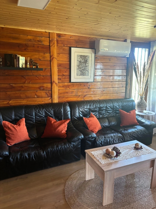 Sala amplia con sillones