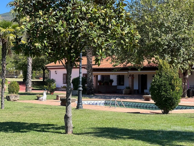 Amplia piscina