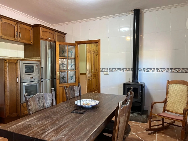 Cocina con chimenea