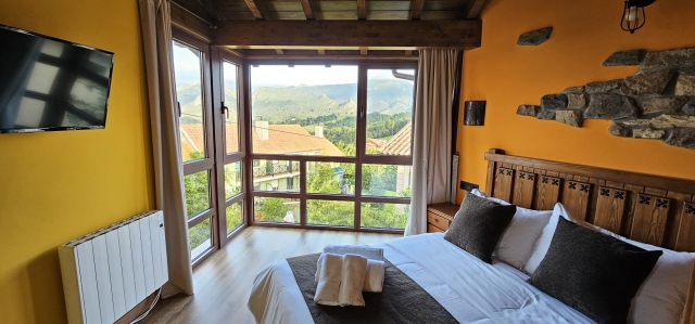 Dormitorio con vistas