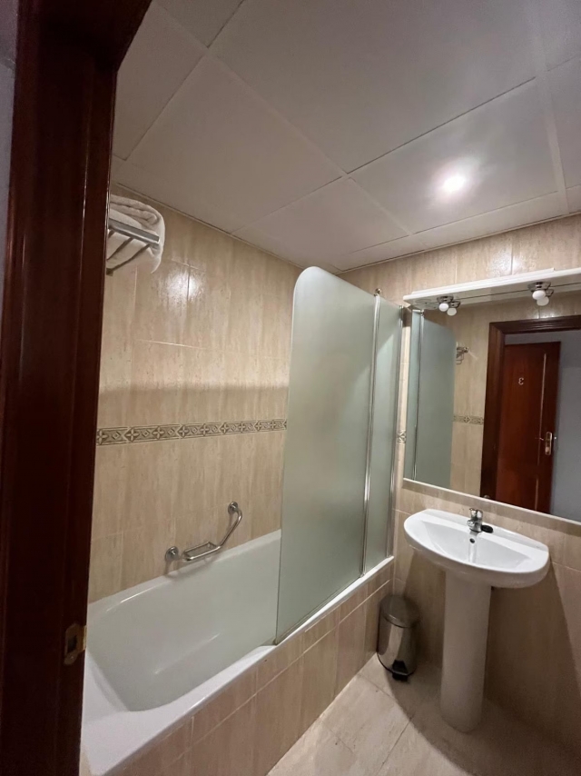 Dormitorio doble y aseo