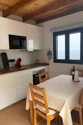 Cocina con mesa